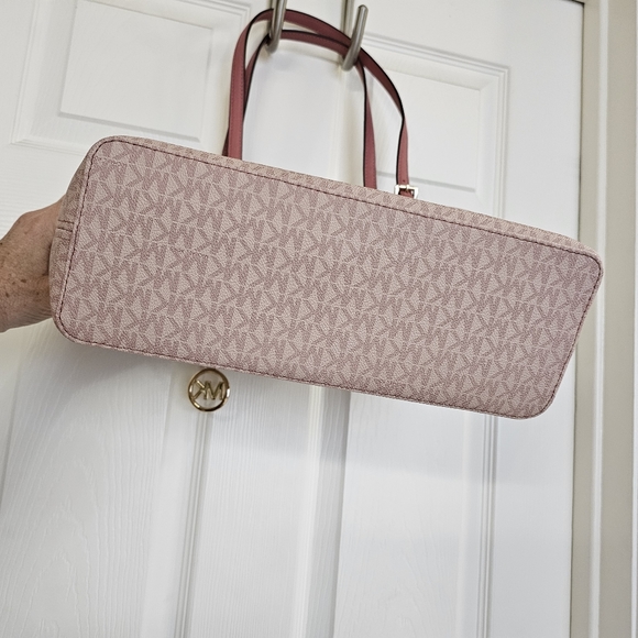 NWT Michael Kors Medium Jet Set Tote - Picture 3 of 8